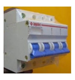 DISJ. TETRAPOLAIRE 3KA 10A REF 3704/10